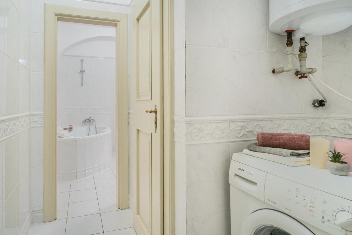 Bright & Spacious At Mala Strana, Charles Bridge 3 Min Of Walk Appartement *